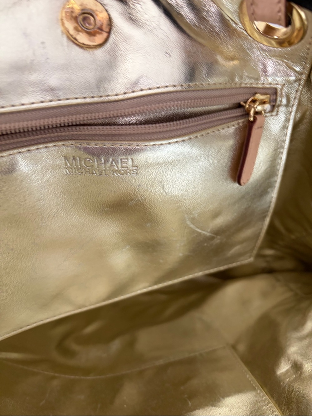 Y2k Michael Kors Black Patent Tote with Tan Leather Straps and Gold Charm - Picture 6 of 8